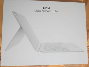 Noutbuklar üçün örtük və çantalar: Apple Magic keyboard for İPad 10gen. Aprel ayında eBay vasitəsilə USA