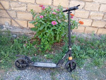 Samokatlar: Şəhər skuterı – mexaniki (elektriksiz), böyük təkərlər və amortizasiya — 1