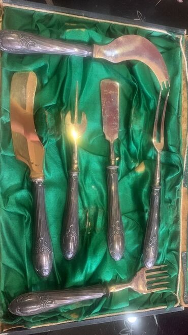 Аксессуары для кухни: Gümüş 84 əyyarlı dəst Yaşıl ipək astarlı qutuda təqdim olunan bu