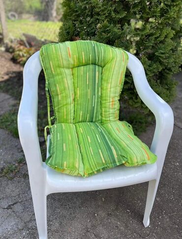 Ostali kućni dekor: Podmetači za stolice od table sundjera Dimenzije podmetača:82x40 Cena — 5