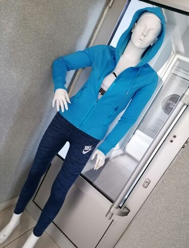 Ostale jakne, kaputi, prsluci: Puma jakna
vel s m
original puma
jednom nošena — 4