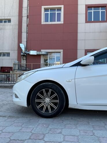 обмен на малолетражку: Hyundai Sonata: 2012 г., 2 л, Типтроник, Газ, Седан
