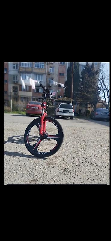 ninebot f2 pro: Qırmızı rəngdə dağ/şəhər tipli velosiped - Gücləndirilmiş alüminium — 1