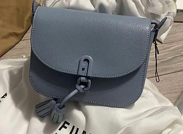 hermes satovi: Furla. Avio boja. Slikana je na više vrsta osvetljenja. Uz torbu se — 2