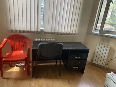 Столы: Офисный Стол, цвет - Черный, Б/у