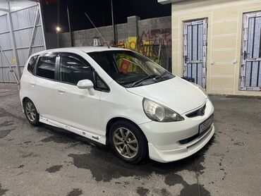 ауди а читири: Honda Fit: 2003 г., Автомат, Бензин, Хэтчбэк