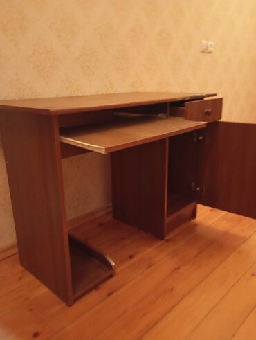 Столы: Компьютерный стол, Б/у, Раскладной, Дерево, Прямоугольный стол
