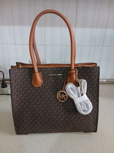 xacmaz qizil instagram: Çiyin çantası, Michael Kors