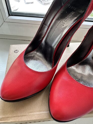 красные замшевые туфли: Туфли 37, түсү - Кызыл