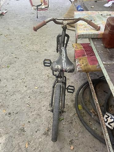 18 lik velosiped: Uşaq velosipedi – BMX üslubunda gövdə Xüsusiyyətlər: - Kiçik ölçülü — 4