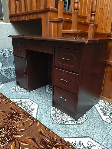 study table: Письменный/компьютерный стол из тёмного дерева (ЛДСП/МДФ) — 1
