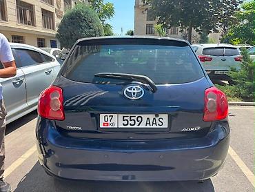 auris: Toyota Auris: 2009 г., 1.6 л, Механика, Бензин, Хэтчбэк — 1