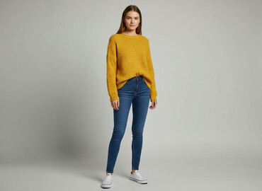 sweter w truskawki stradivarius: PULL&BEAR, Women`s sweater, size M