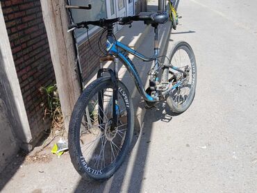 amortizator velosiped: İşlənmiş Şəhər velosipedi Adidas, 29", sürətlərin sayı: 27, Ünvandan götürmə