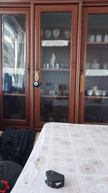 xacmaz mebel: İkinci el servant satılır Yaxşı vəziyyətdədir Qiymət 100 azn Ünvan