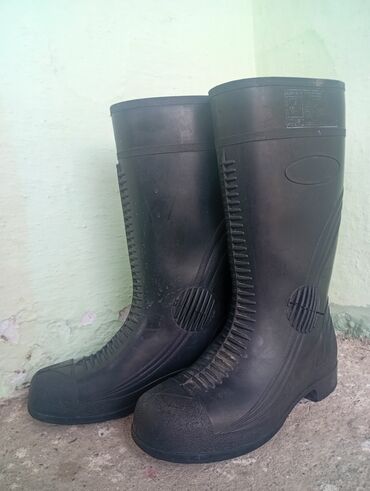 для обувь: Резиновые сапоги рабочие (высокие, до колена), черные