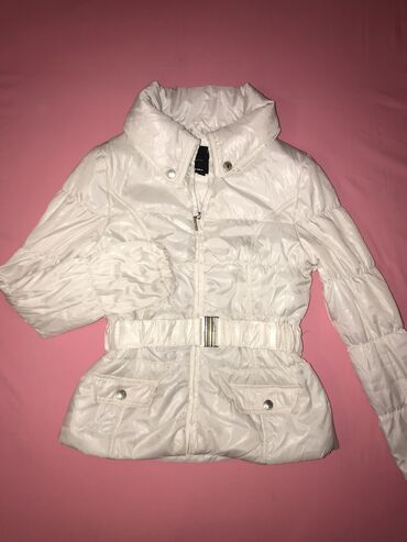 zimske jakne bele: S (EU 36), M (EU 38)