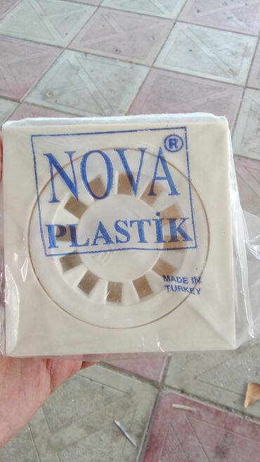 Кухонные мойки: Nova Plastik tərəfindən istehsal olunan bu ağ rəngli plastik döşəmə