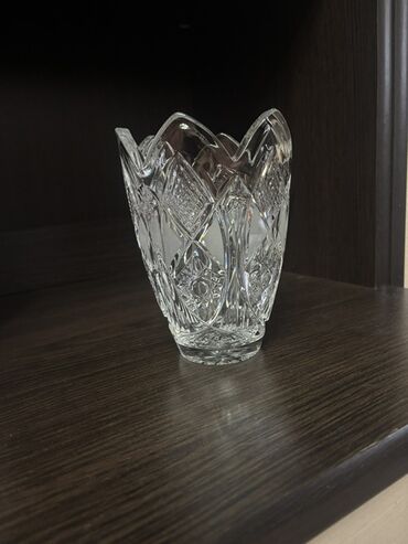 купить бумагу снегурочка оптом: Хрустальная ваза малой формы - Материал: прозрачный хрусталь/стекло с