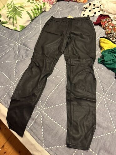 qaqa şalvarı: Qadınlar üçün qara dəri görünümlü şalvar/pantolon. - Material: süni