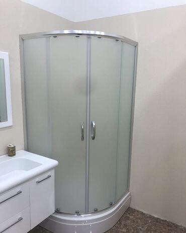Duş kabinaları, arakəsmələr: Yeni Üstü açıq kabina, Künc üçün, Ödənişli çatdırılma — 26