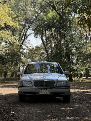 продаю трактор т28: Mercedes-Benz : 1993 г., 1.8 л, Автомат, Бензин, Седан