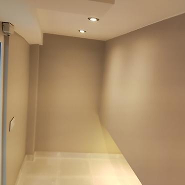 Ümumi sahəsi 5kv. Çox əlverişli yerdə yerləşir. 28 mayda, molldan 15m