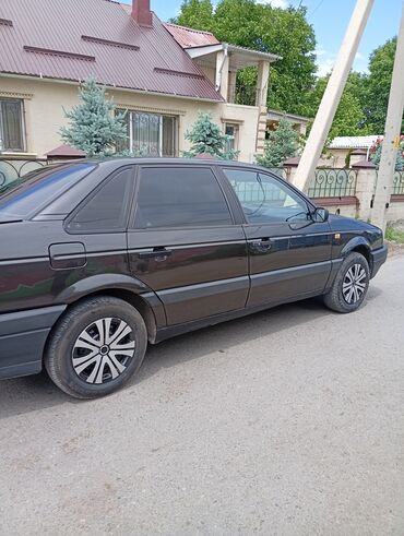 Volkswagen: Volkswagen Passat: 1990 г., 1.8 л, Механика, Бензин, Седан
