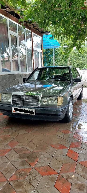 грузовые мерс: Mercedes-Benz W124: 1986 г., 2 л, Механика, Бензин, Седан