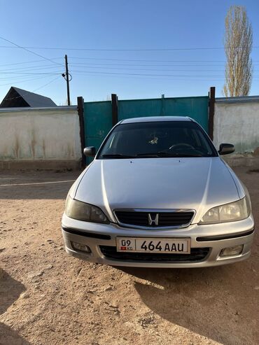 хонда акорд 2007: Автомобиль Honda Accord серебристого цвета. Это седан, который может