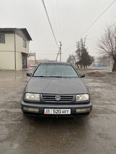 Volkswagen: Volkswagen Vento: 1992 г., 1.8 л, Механика, Газ, Седан