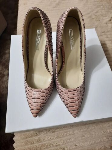 Salonke: Salonke, Opposite, 36 — 11