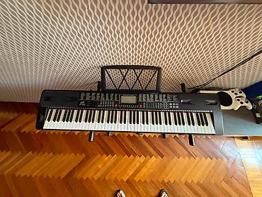 elektron galyan: Elektron piano təzə kimidi az istifadə olunub üzərində yeni pedal var — 4