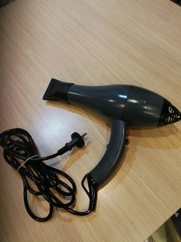 Fenovi za kosu: Fen Singer za kosu 2000w. Ima usmerivač vazduha. Ispravan provereno — 1
