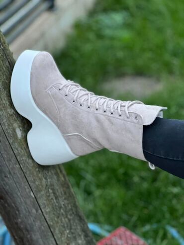 Čizme: Br 36-40
Peta:10cm — 7