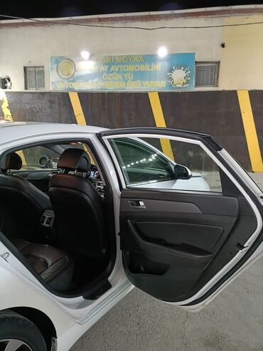 aqrar kend teserrufati texnika traktor satış bazari: Hyundai Sonata – ağ rəngli sedan Xüsusiyyətlər və təchizat: - Kuzov