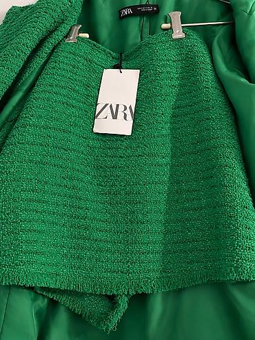 костюмчики: Женский костюм ZARA: пиджак+юбка шорты цвет насыщенный изумрудный — 1