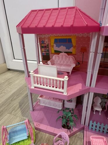 Digər uşaq mebeli: Böyük kukla evi dəsti - 3 mərtəbəli, bir neçə balkon və terraslı — 2