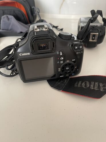 canon powershot a2300 is: Canon fotoaparati satilir.elave isigi,ayaqligi adaptri ile