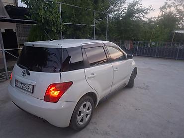 малолитражка машина: Toyota Ist: 2004 г., 1.3 л, Автомат, Бензин, Хэтчбэк — 1