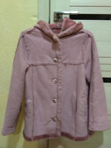 пальто для девочки: Дублёнка на 10-11л девочке состояние отл . розовая, лёгкая