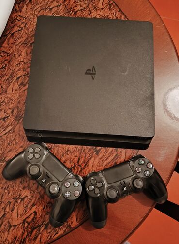 Xbox Series X: Ps4 slim 1 TB satılır evde işlənib ustada olmayıb.Ban olmayıb.2 Pult