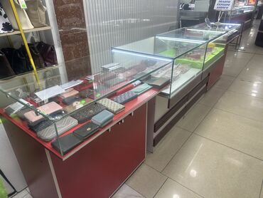 Другое торговое оборудование: Продаю 4 ветрину ювелирной штук 3500сом коммент не отвечаю