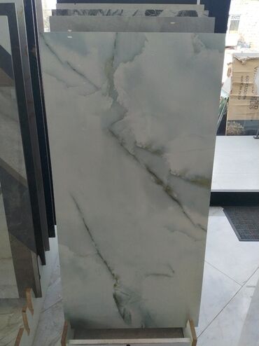 balkon ucun metlax: Böyük ölçülü mərmər effekti porselen plitə - Material: porselen