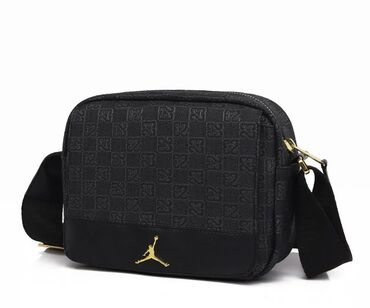 сүннөт кийимдер: 🔥 **JORDAN MONOGRAM CROSSBODY** 🔥 Стильная и удобная сумка **Jordan