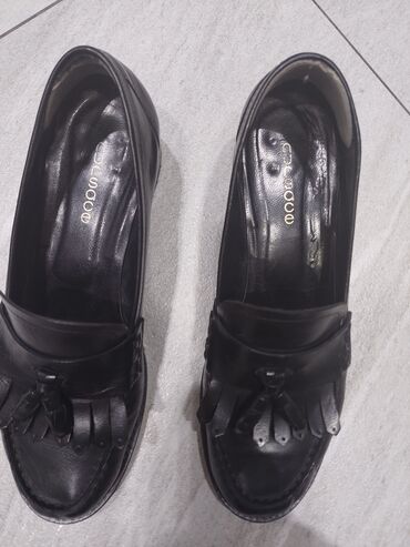 обувь женская 41: Туфли 40, цвет - Черный