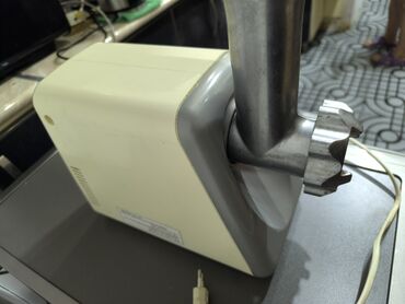 Foto və videokameralar: Ət çəkən maşın 1300 Vt