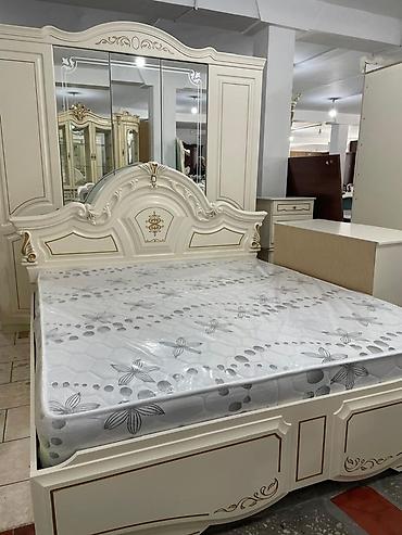 office table: Спальный гарнитур, Б/у, Двуспальная кровать, Комод, Тумба, цвет - Бежевый — 1