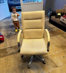 Masa və oturacaq dəstləri: Kreslo Tecili satilir 60 azn Unvan:Ramani 4403*Deniz