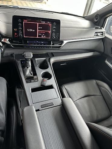 Toyota: Toyota Sienna: 2022 г., 2.5 л, Вариатор, Гибрид, Минивэн — 10
